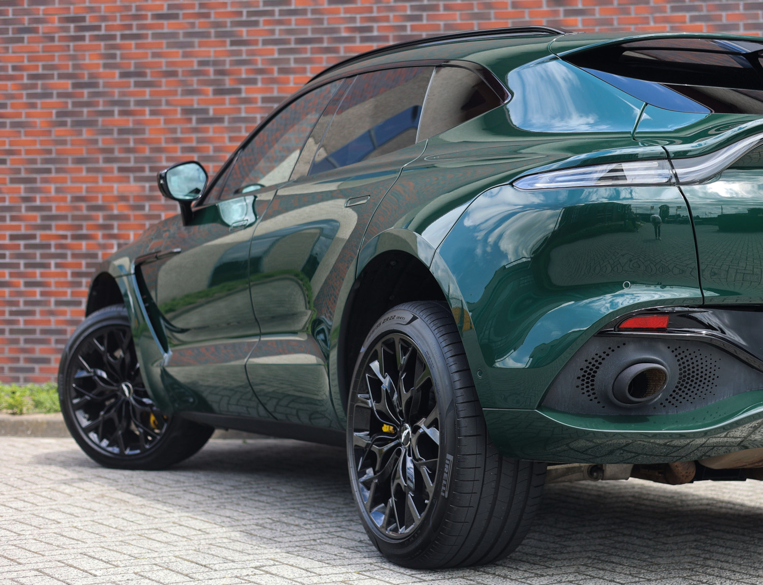Aston Martin Dbx 4.0 V8