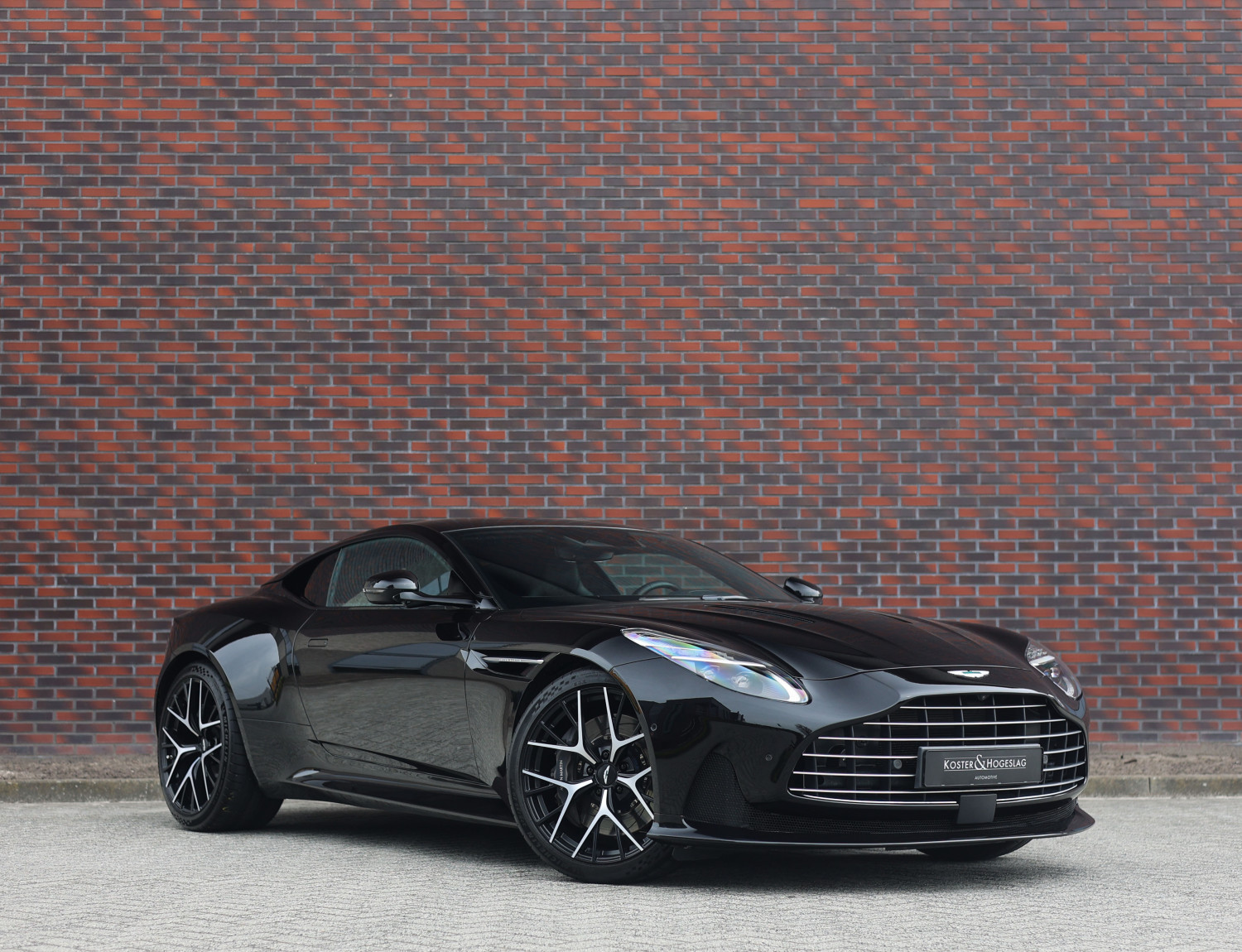 Aston Martin DB12 4.0 V8