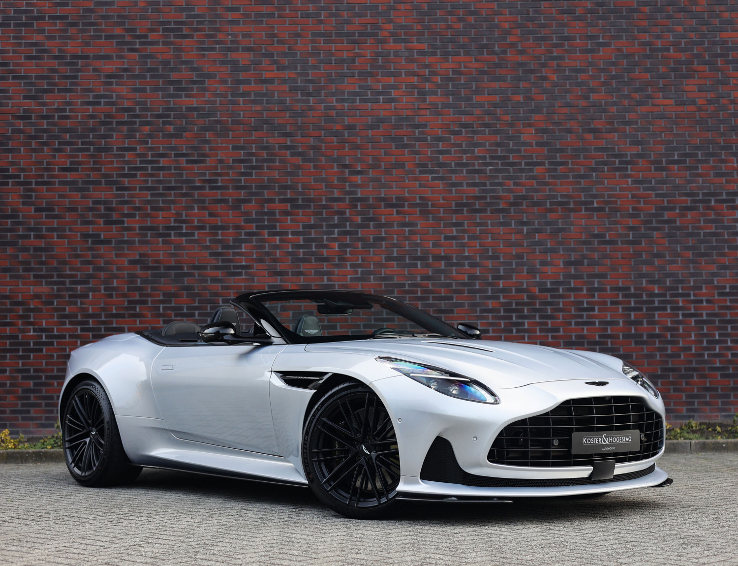 Aston Martin DB12 Volante 4.0 V8