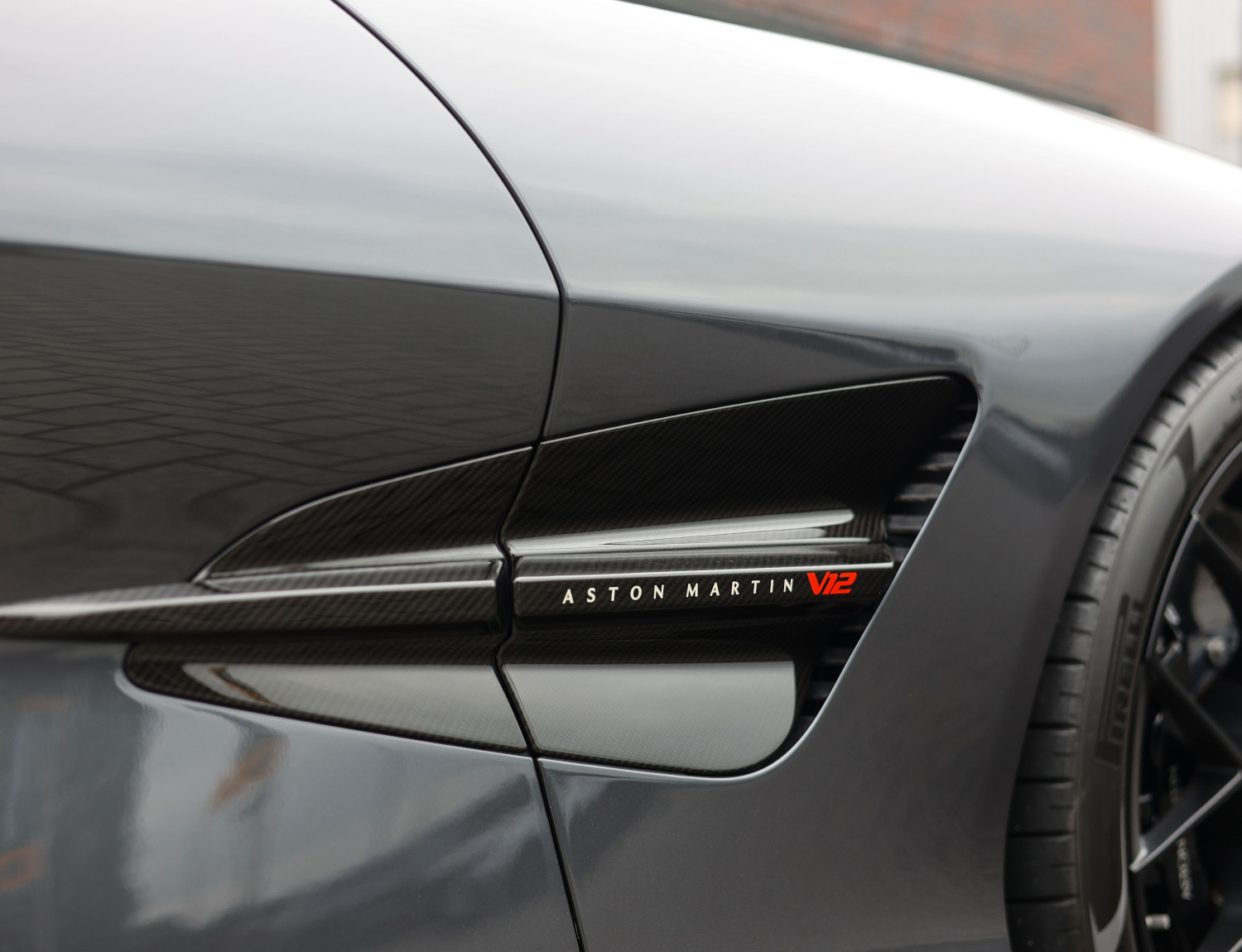 Aston Martin Vanquish 5.2 V12 Coupe