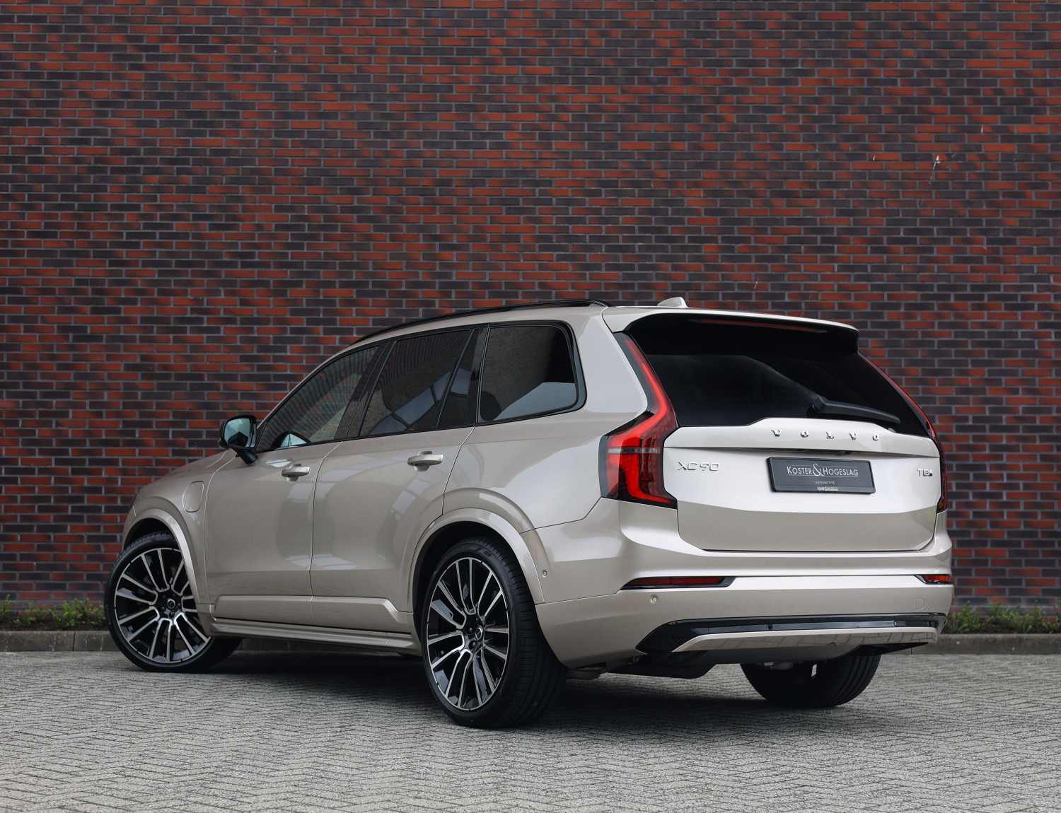 Volvo XC90 T8 AWD Ultra Dark