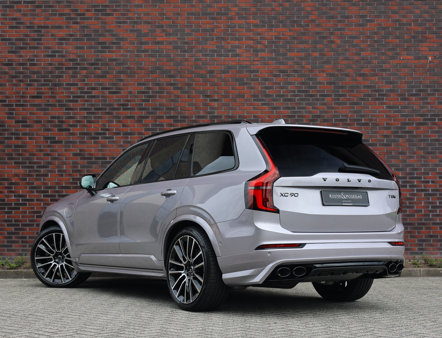 Volvo XC90 T8 AWD Ultra Dark