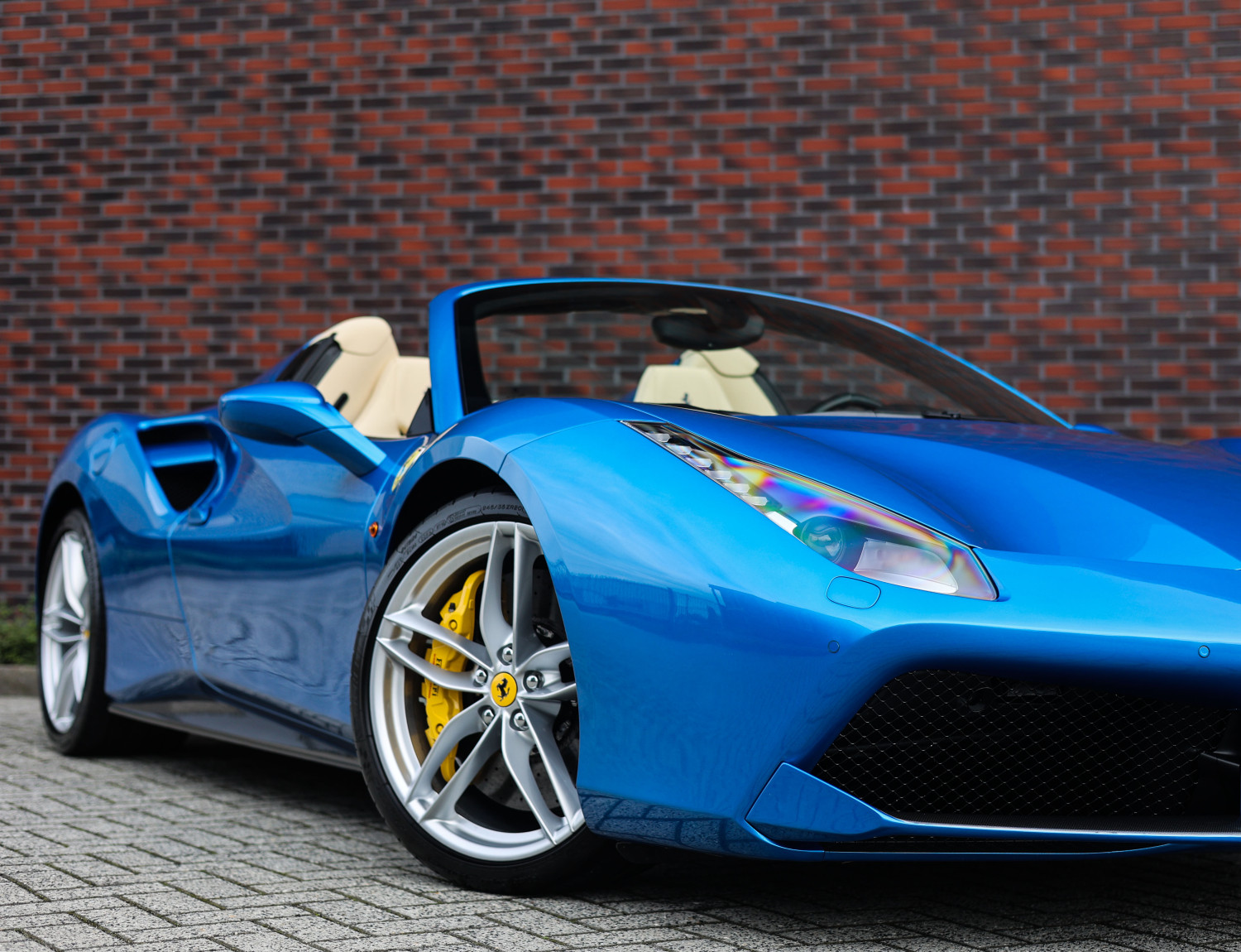 Ferrari 488 3.9 Spider HELE