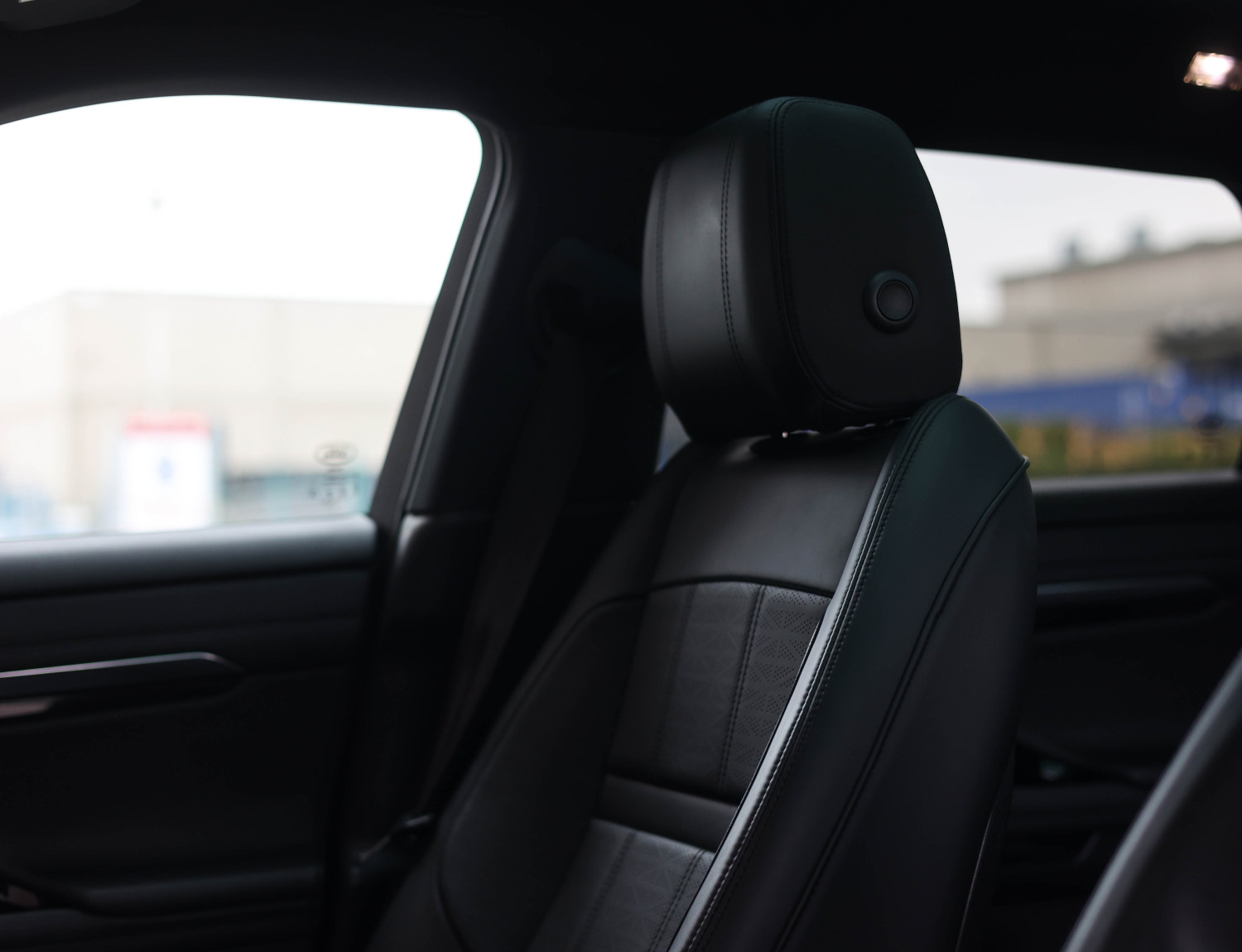 Land Rover Range Rover Evoque P300 AWD R-Dynamic HSE