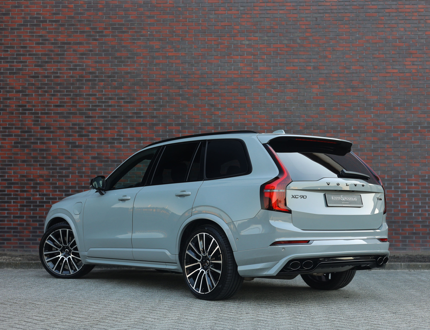 Volvo XC90 T8 AWD Ultra Dark
