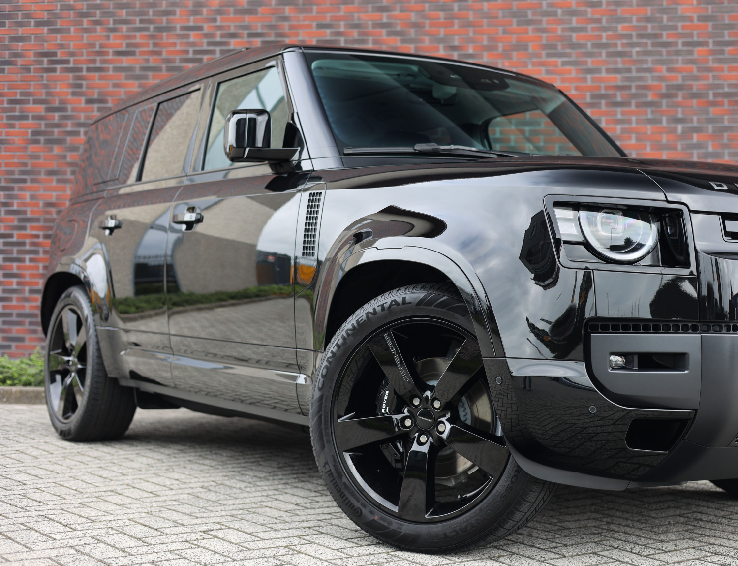 Land Rover Defender P300e X-Dynamic HSE