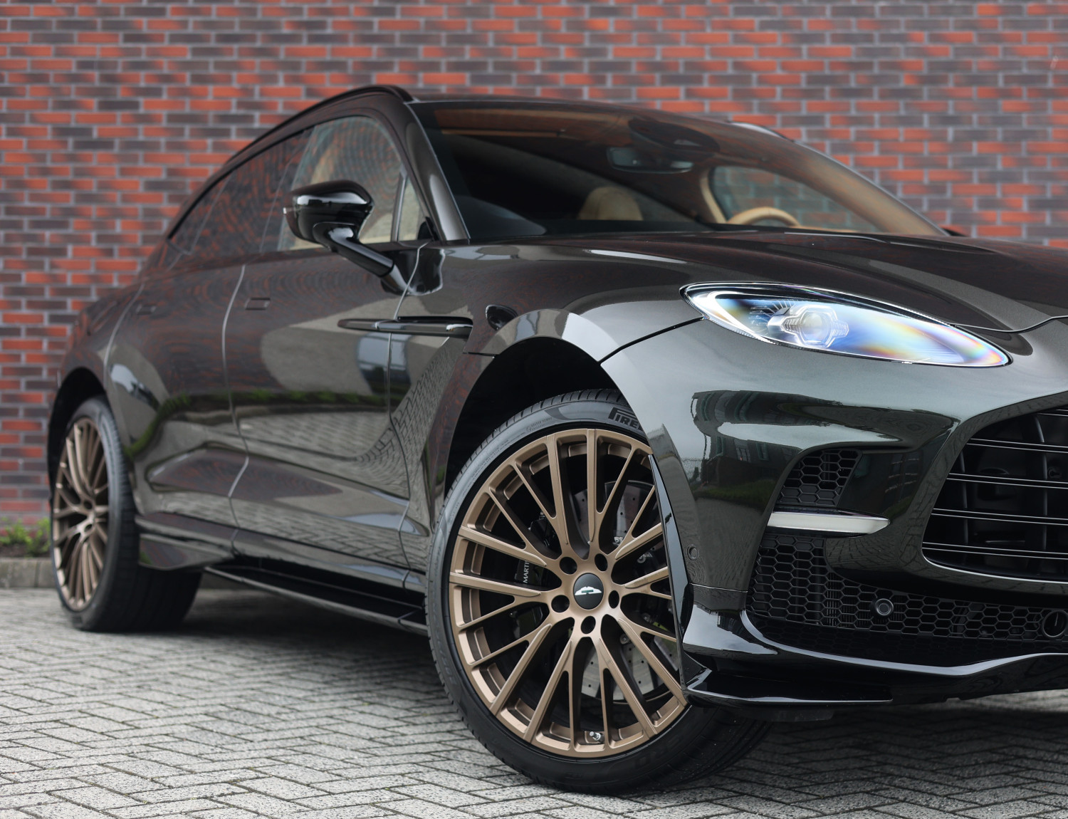 Aston Martin Dbx 4.0 V8 707