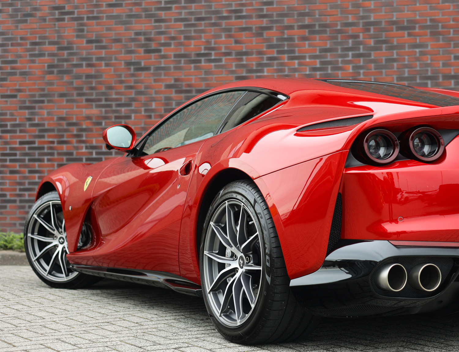 Ferrari 812 6.5 V12 Superfast HELE