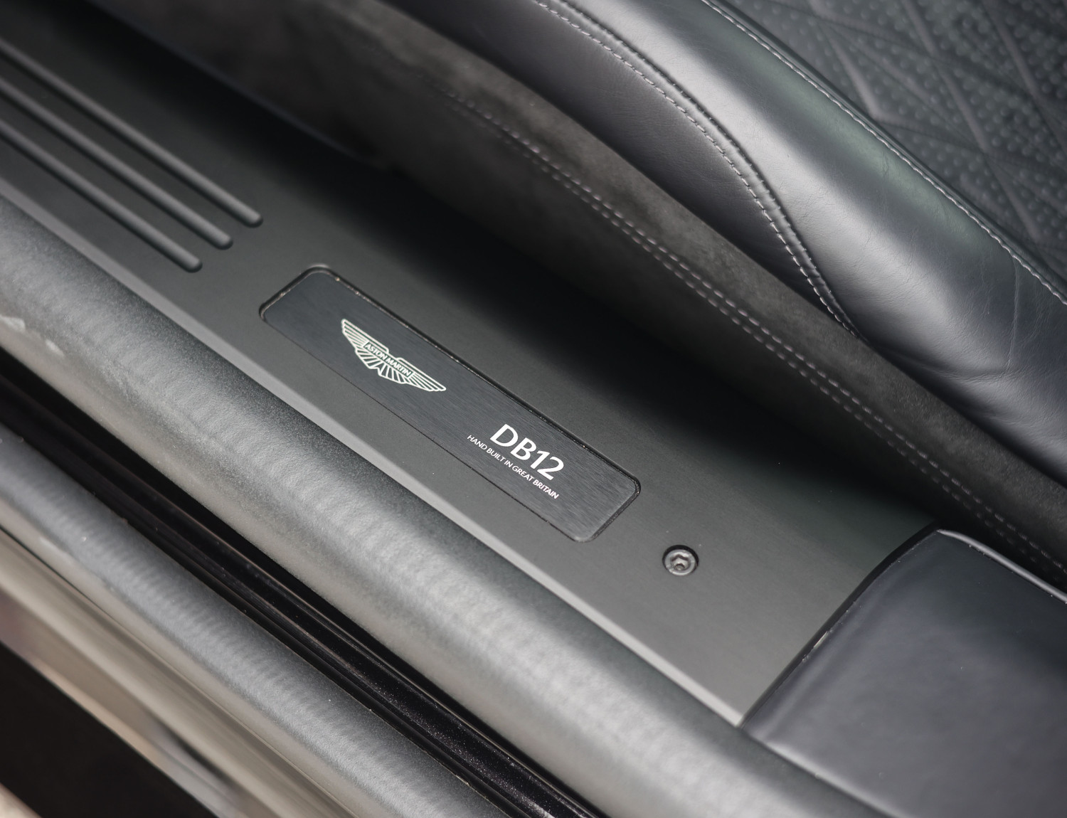 Aston Martin DB12 4.0 V8