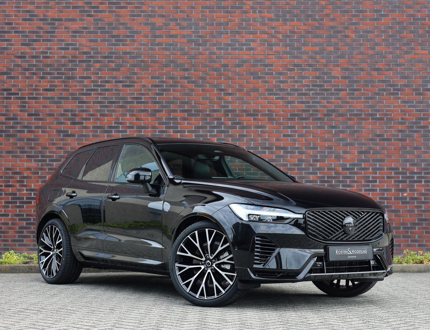 Volvo XC60 T8 AWD Ultra Black Edition