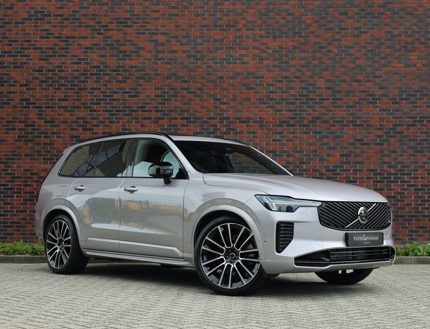 Volvo XC90 T8 AWD Ultra Dark