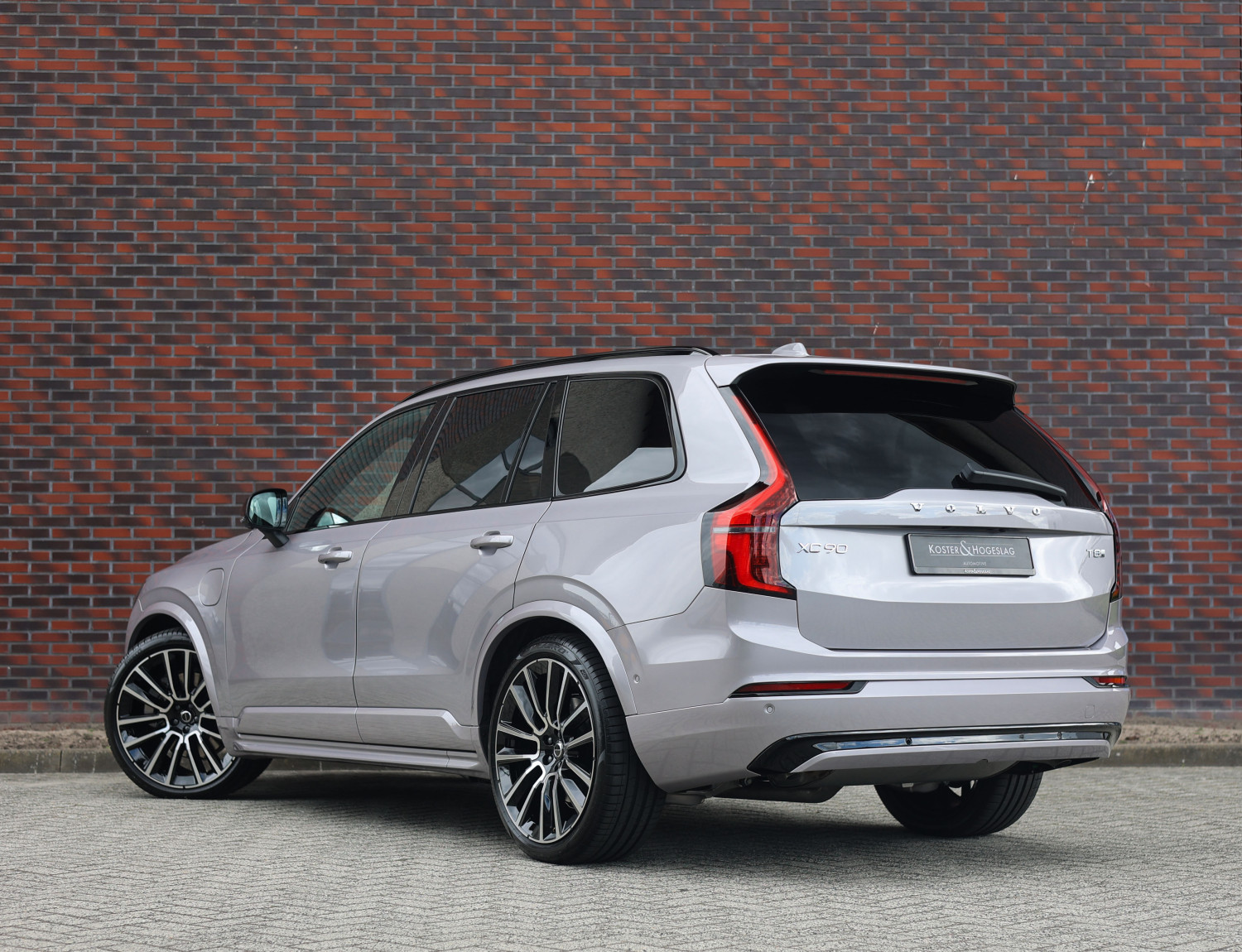 Volvo XC90 T8 AWD Ultra Dark