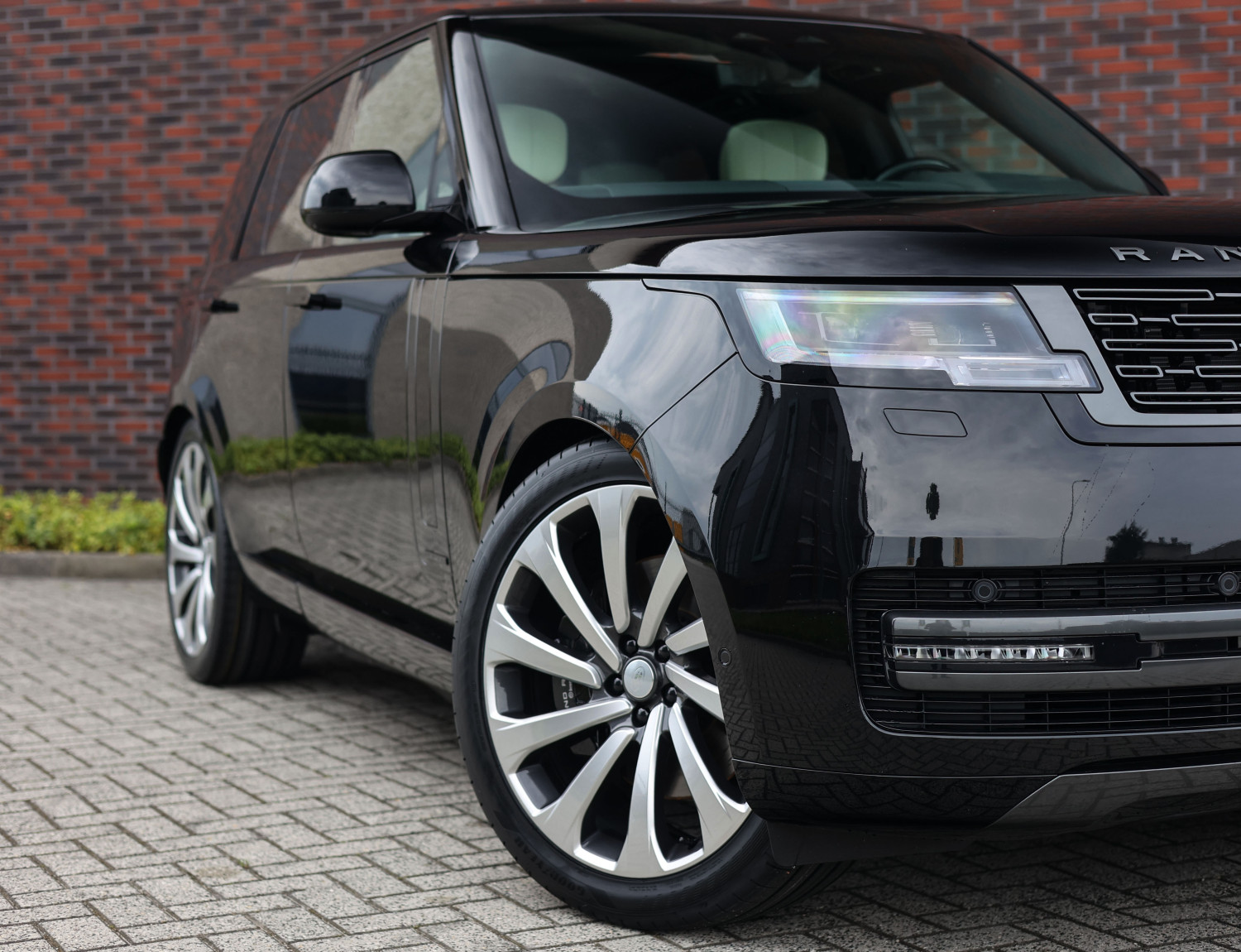 Land Rover Range Rover P550e Autobiography Land Rover Range Rover P550e Autobiography
