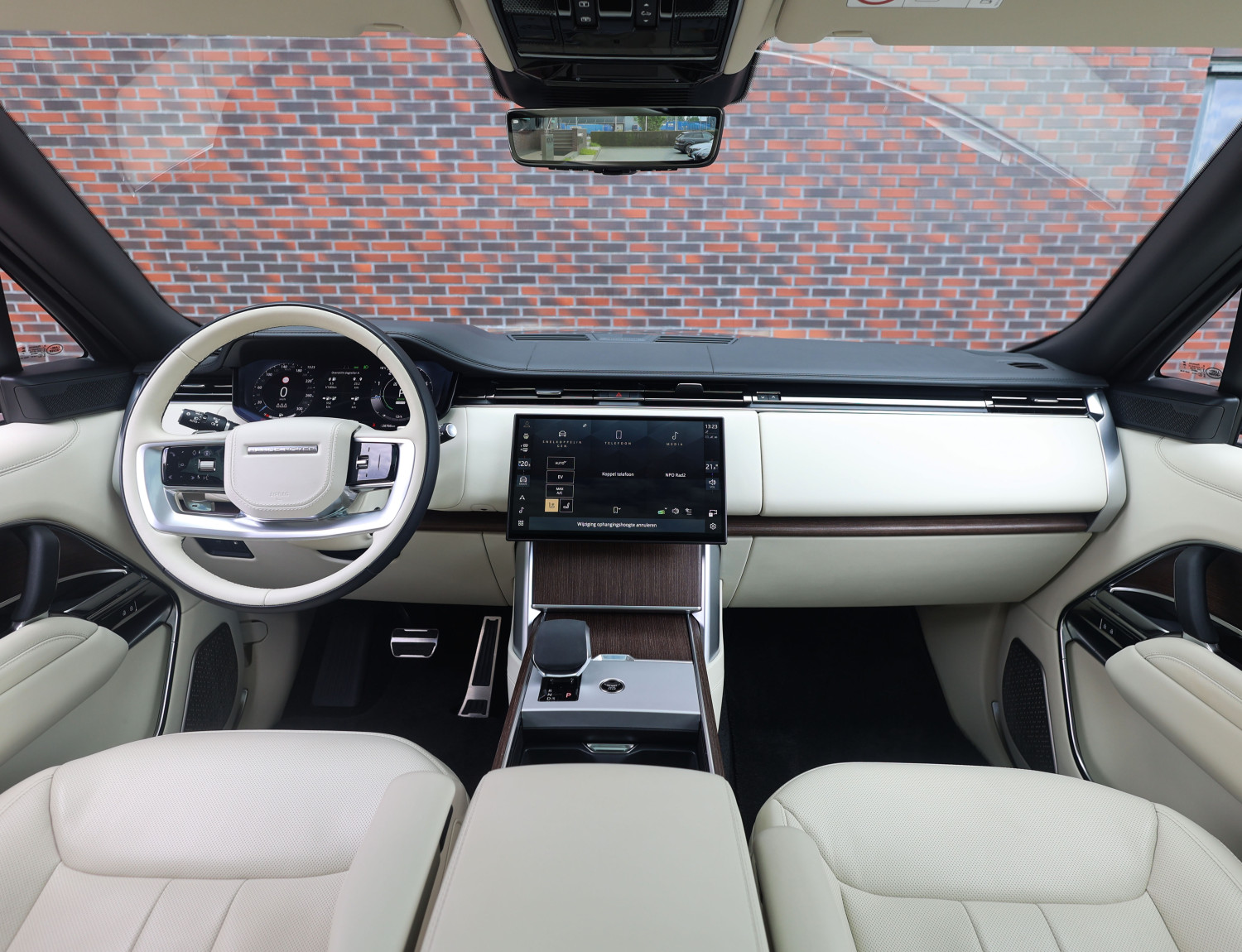 Land Rover Range Rover P460e LWB Autobiography