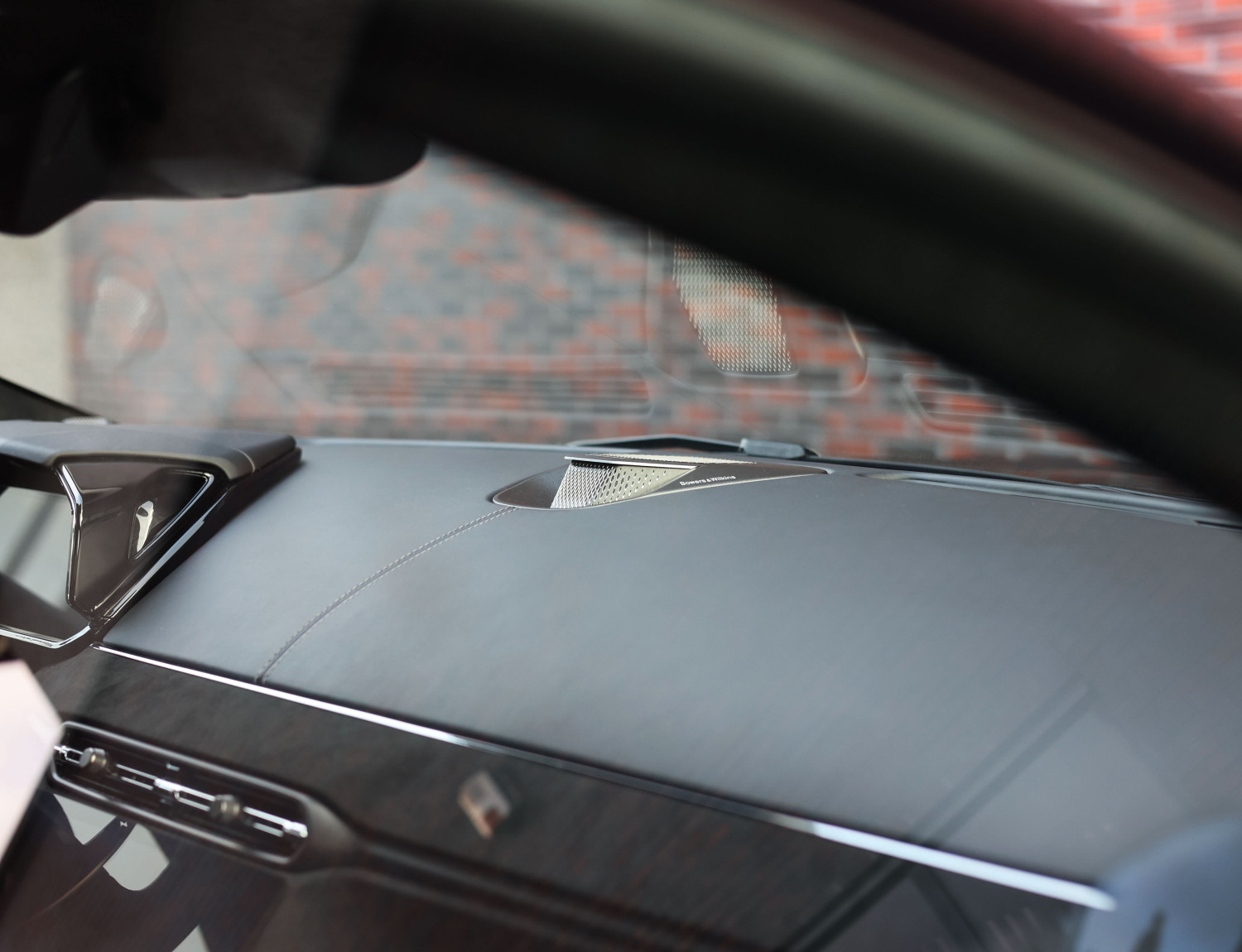 Aston Martin Vantage 4.0 V8