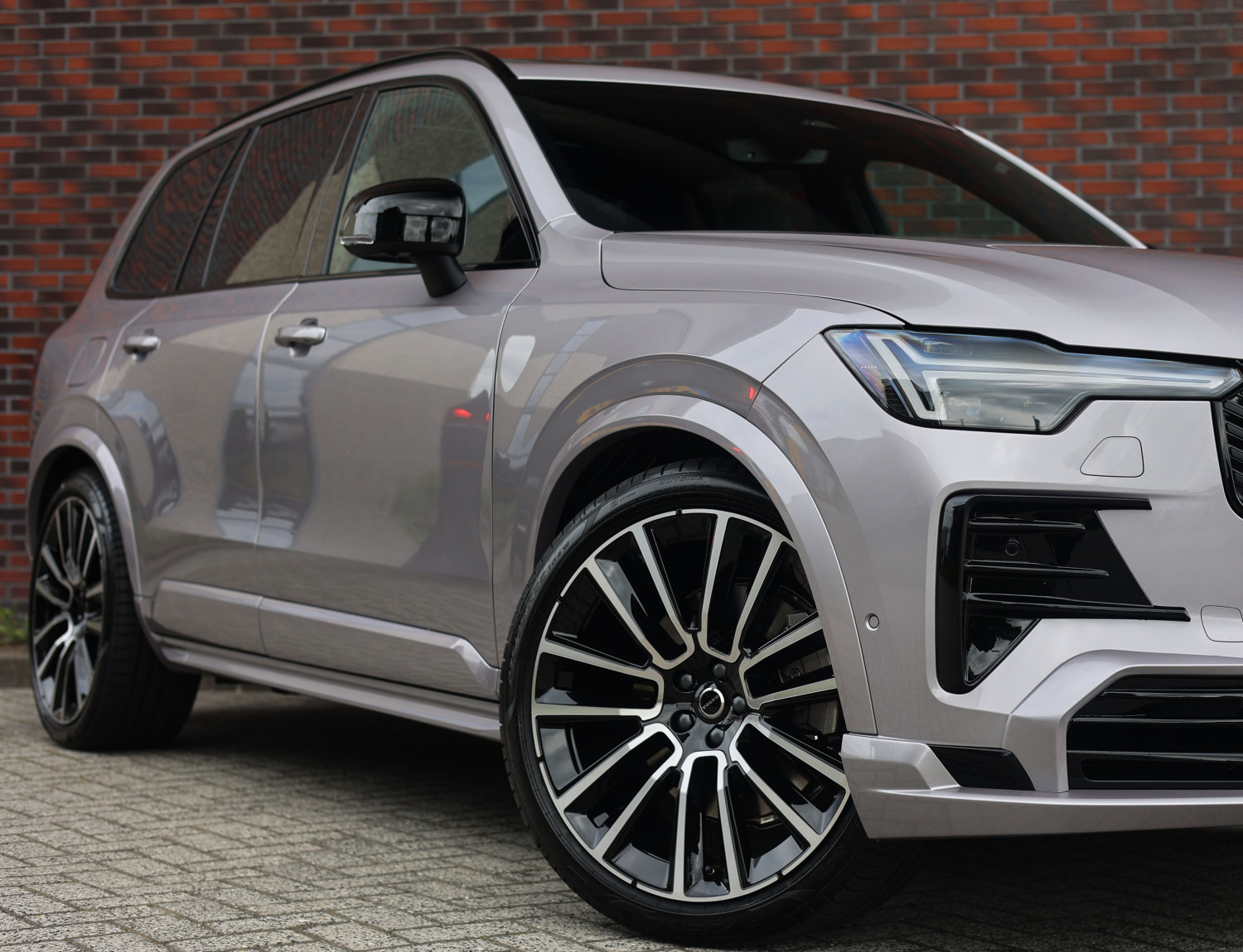 Volvo XC90 T8 AWD Ultra Dark