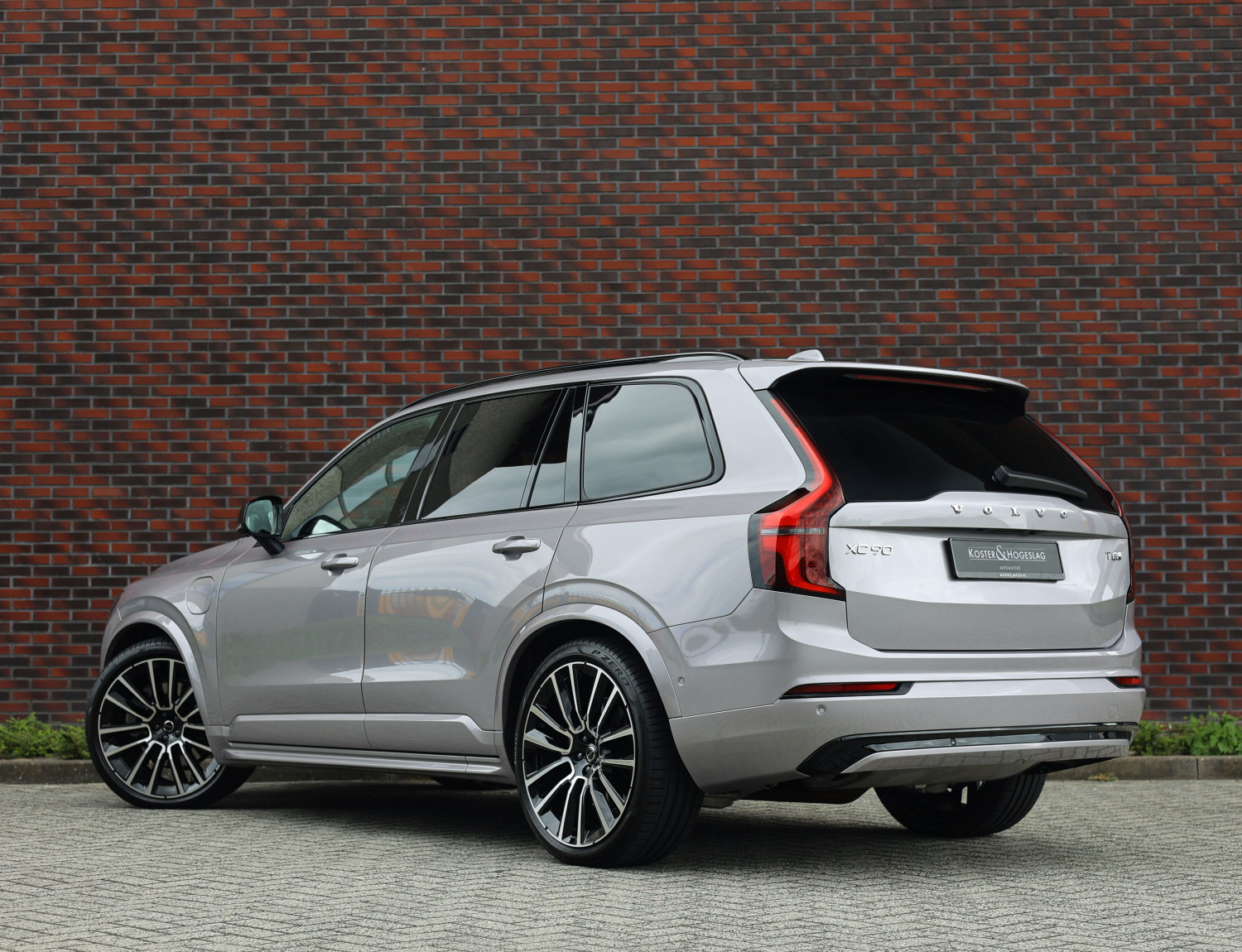 Volvo XC90 T8 AWD Ultra Dark