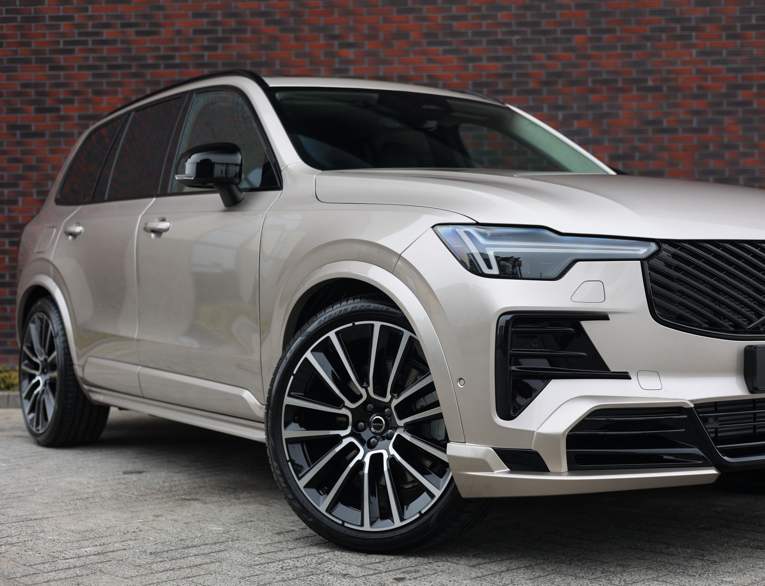 Volvo XC90 T8 AWD Ultra Dark