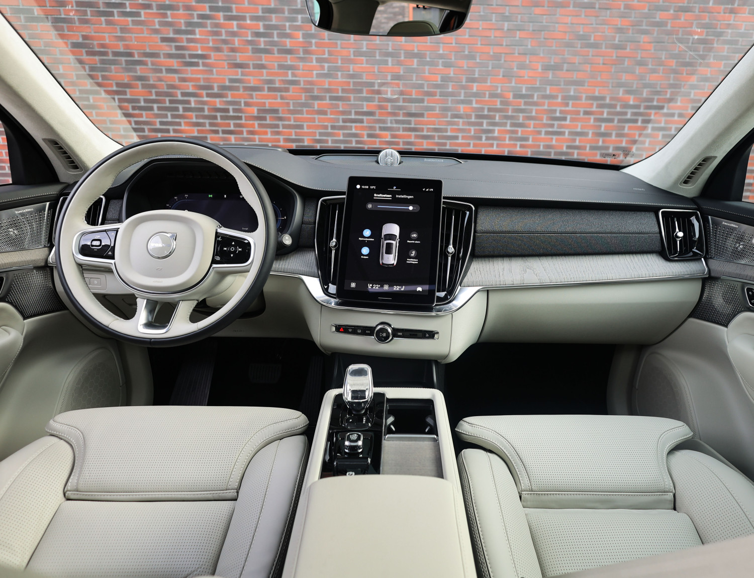 Volvo XC90 T8 AWD Ultra Bright