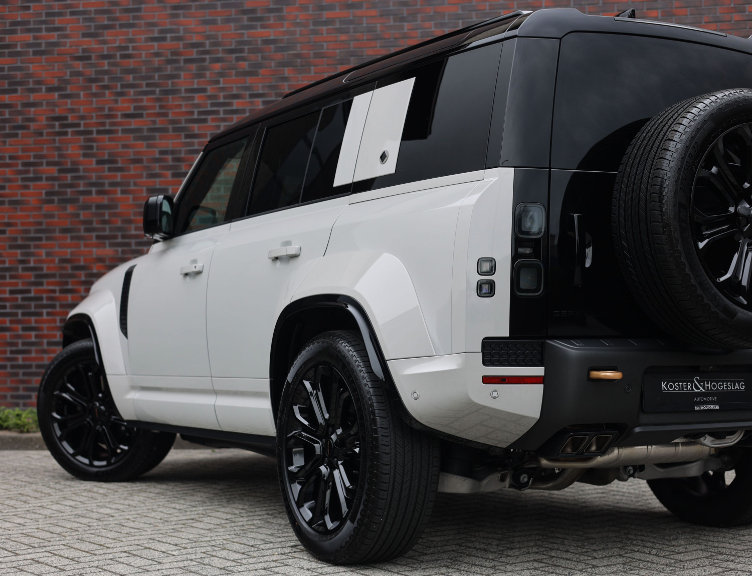 Land Rover Defender P635 OCTA