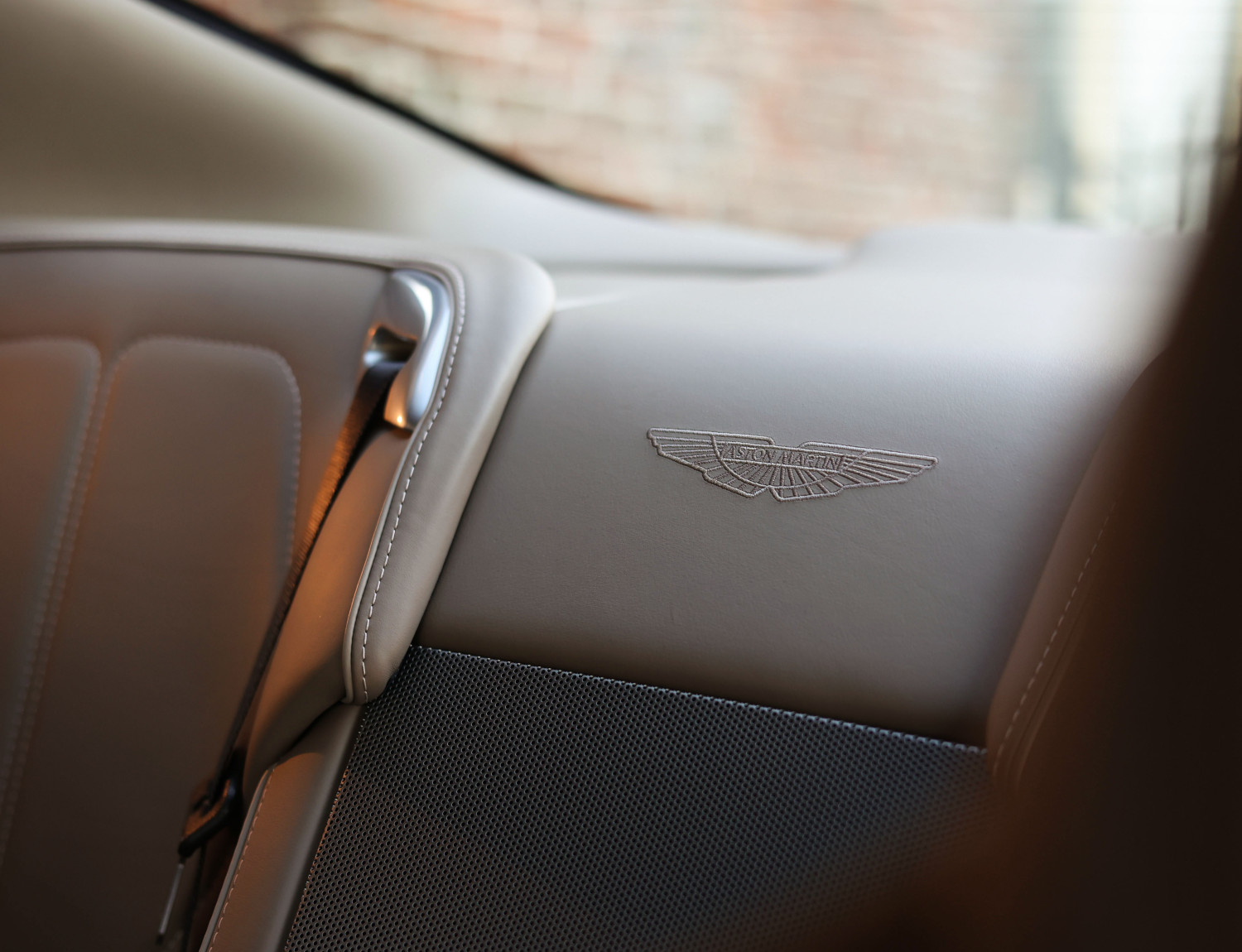 Aston Martin DB9 5.9 V12 Touchtronic