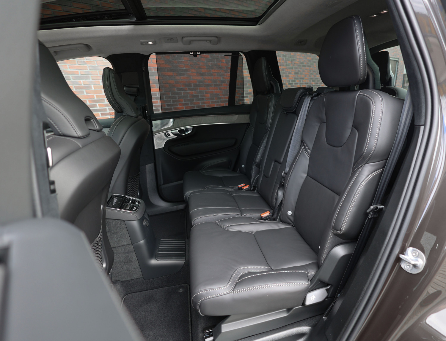 Volvo XC90 T8 AWD Ultra Dark