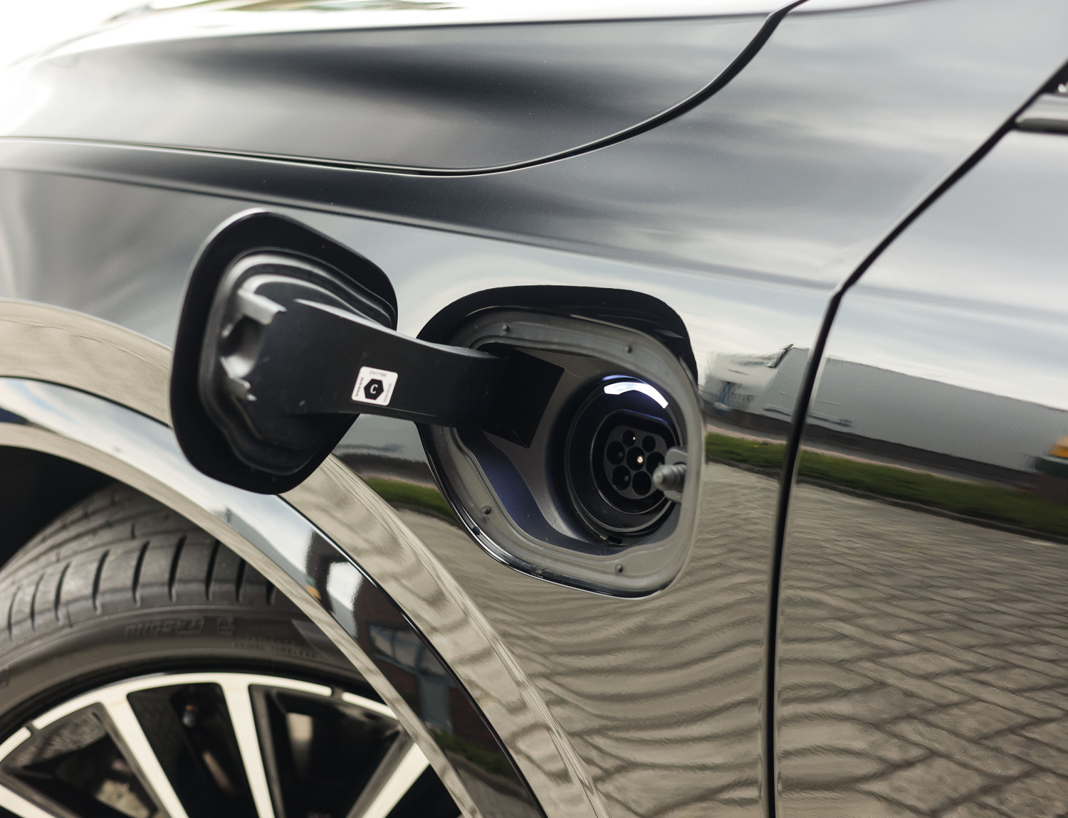 Volvo XC90 T8 AWD Ultra Dark