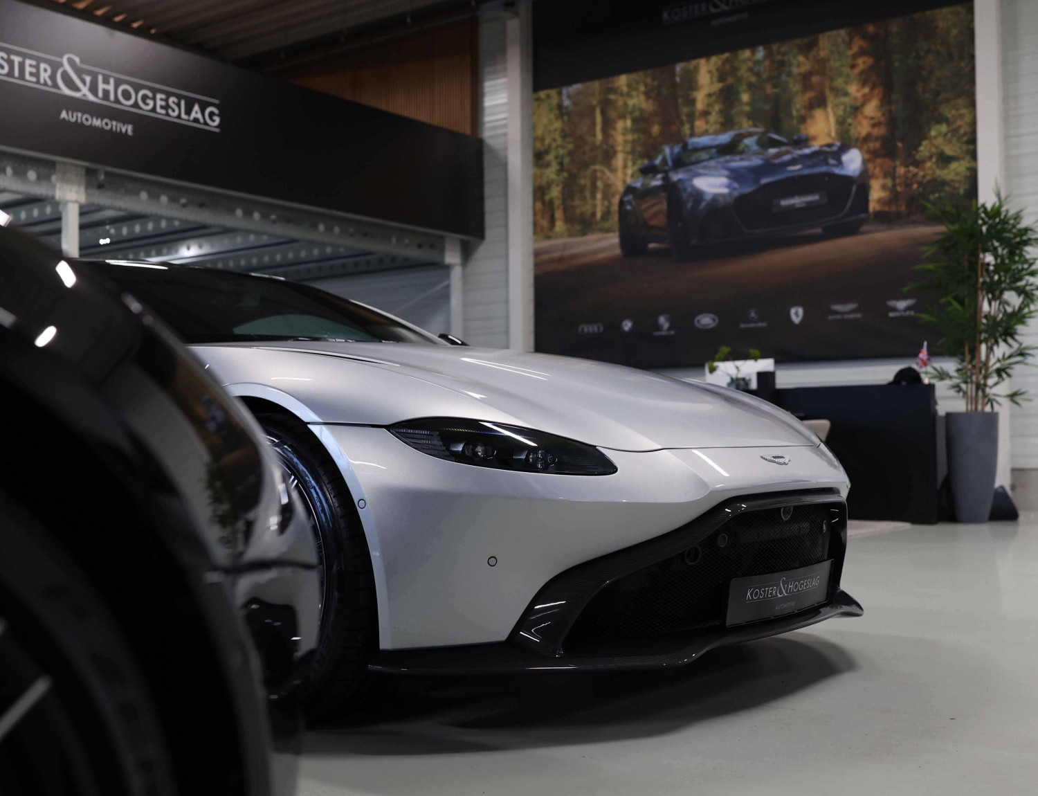 Aston Martin Vantage 4.0 V8