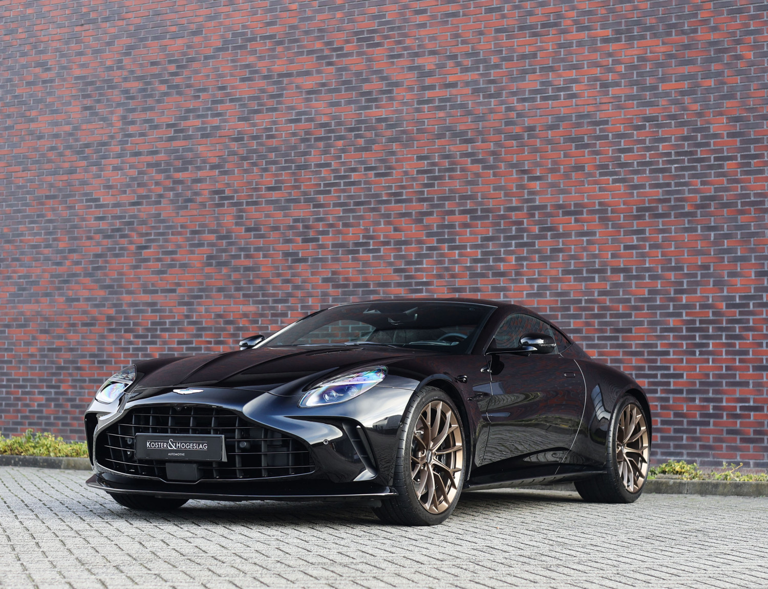 Aston Martin Vantage 4.0 V8
