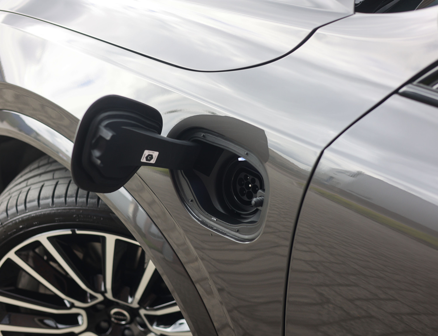 Volvo XC90 T8 AWD Ultra Dark