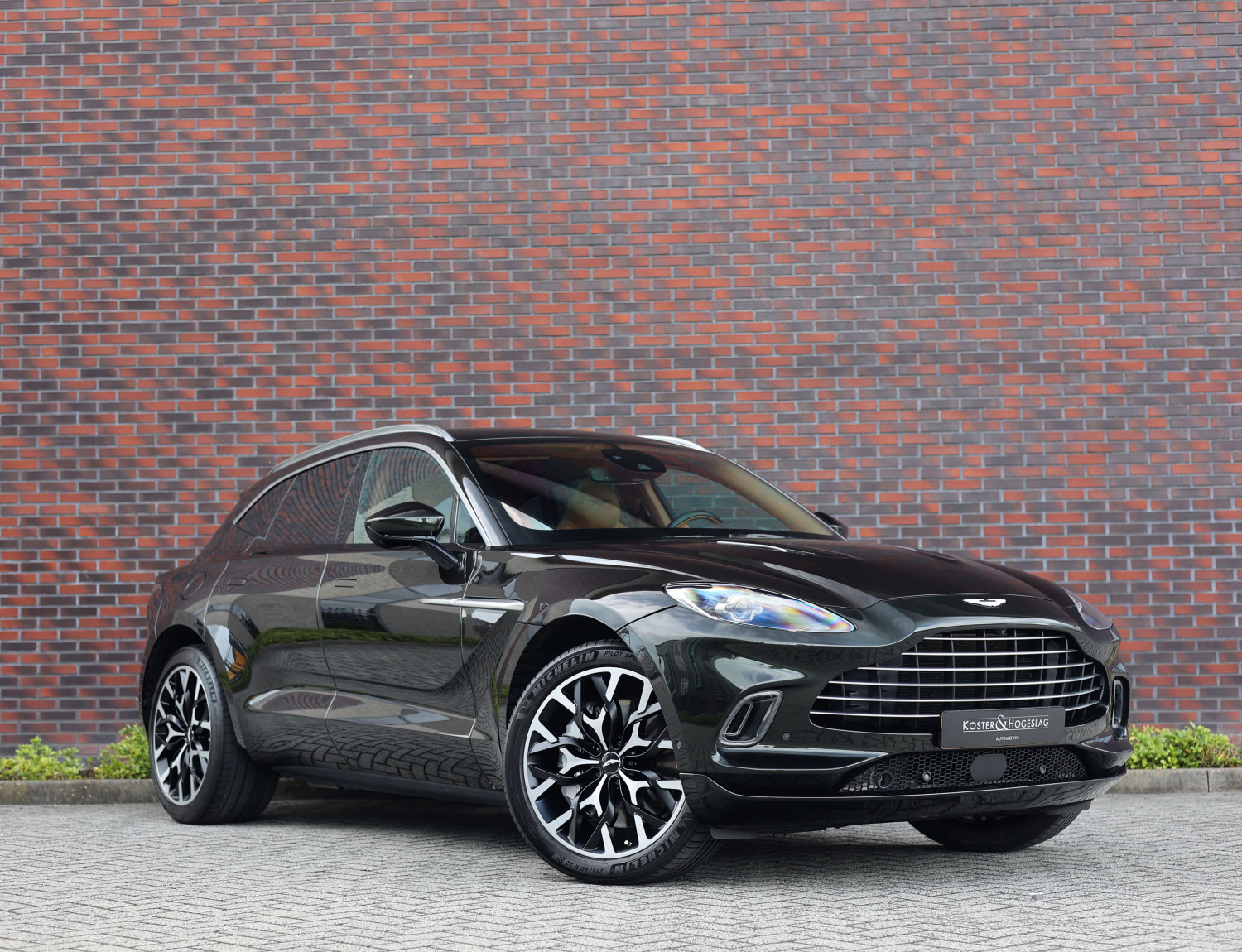 Aston Martin Dbx 4.0 V8 Aston Martin Dbx 4.0 V8