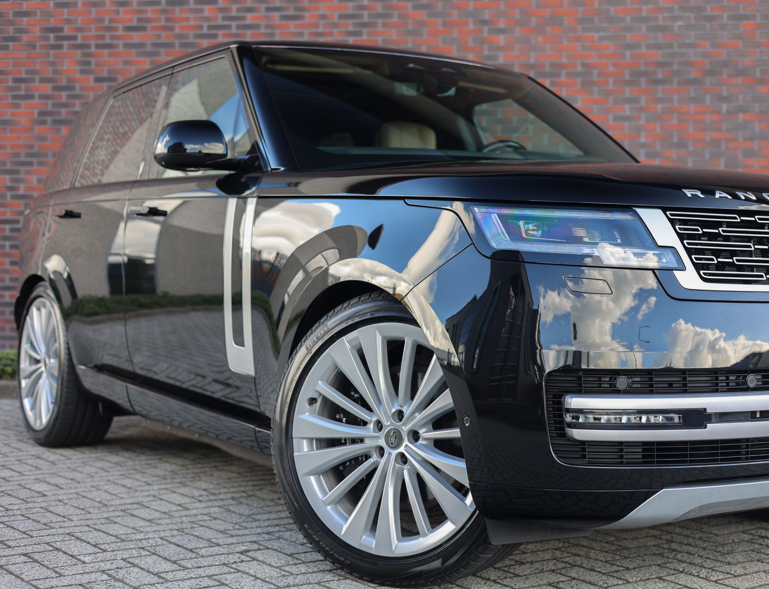 Land Rover Range Rover P550e Autobiography