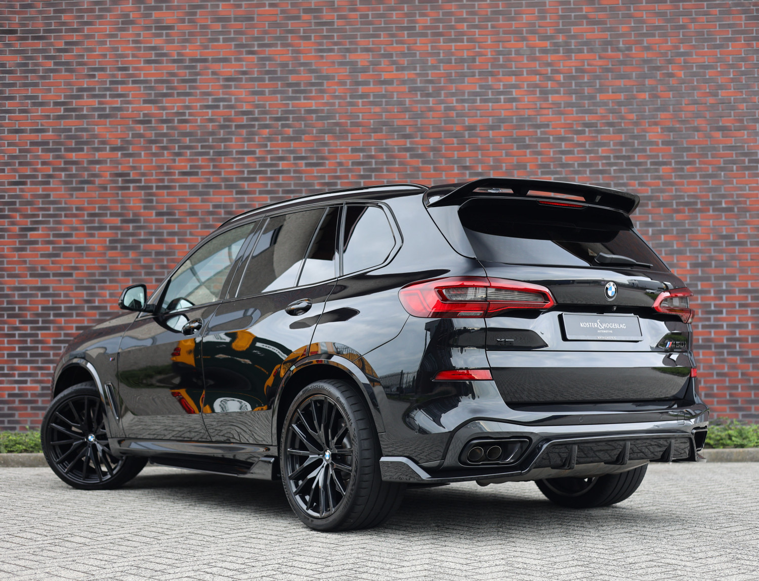 BMW X5 M50i