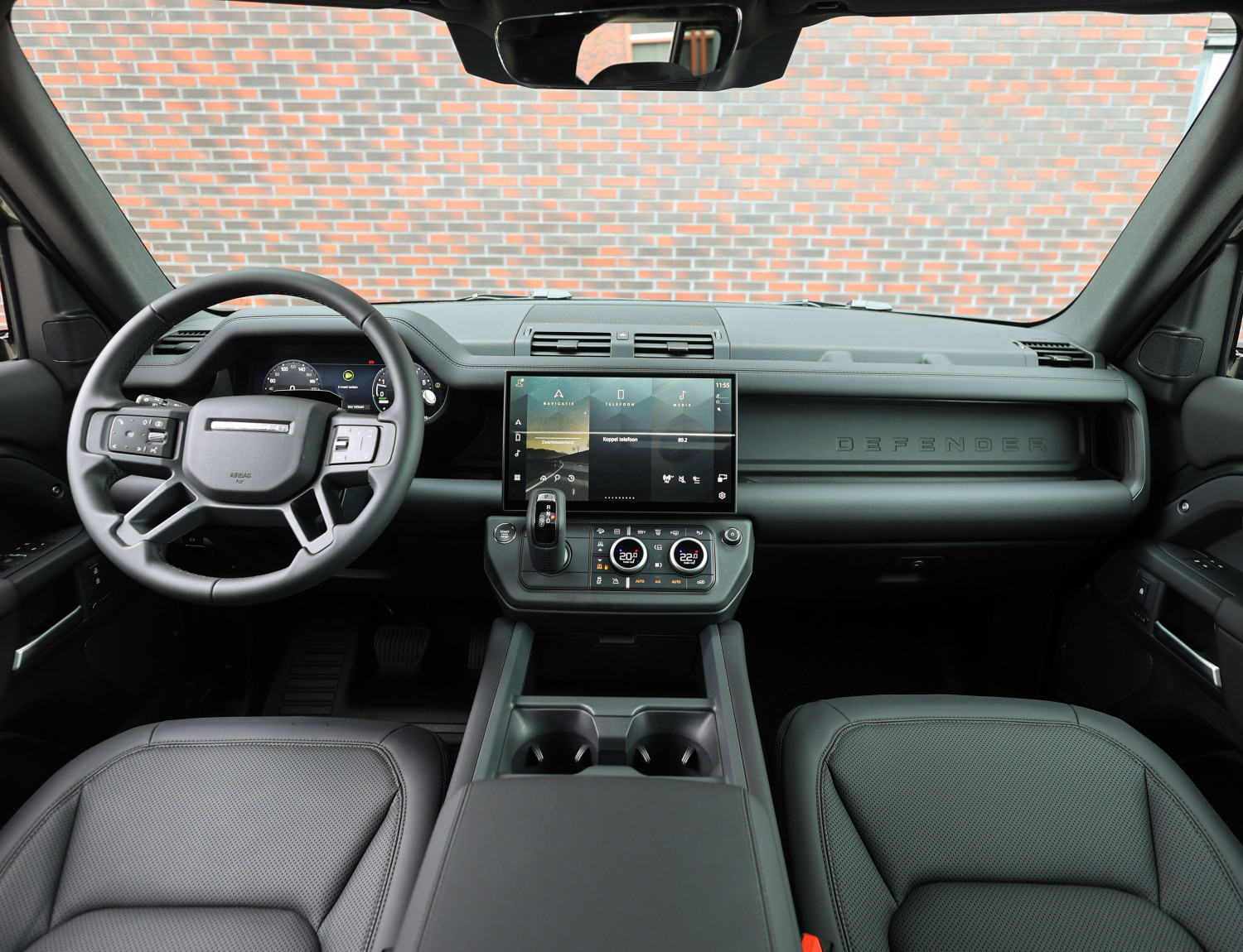 Land Rover Defender 110 P300e X-Dynamic SE