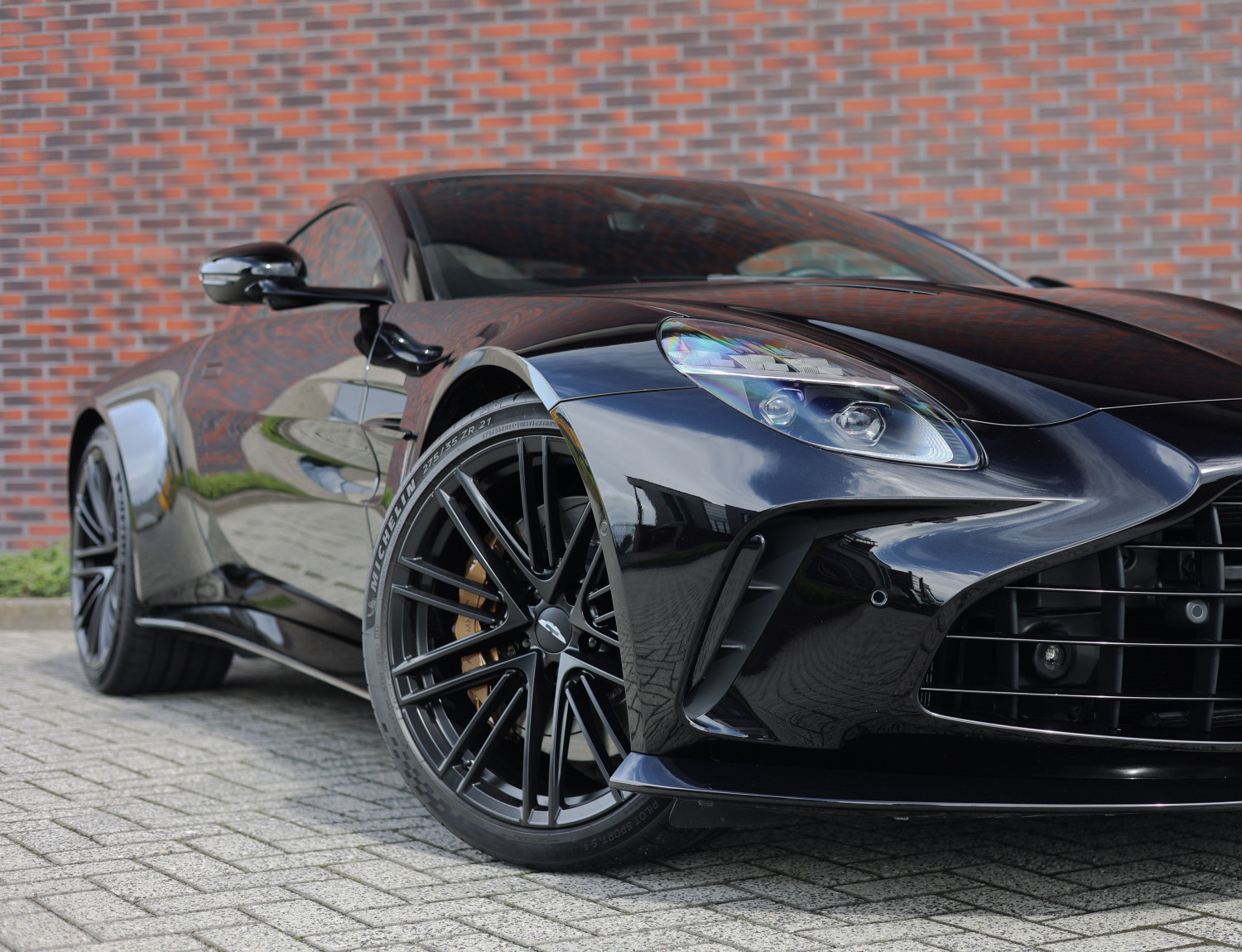 Aston Martin Vantage 4.0 V8