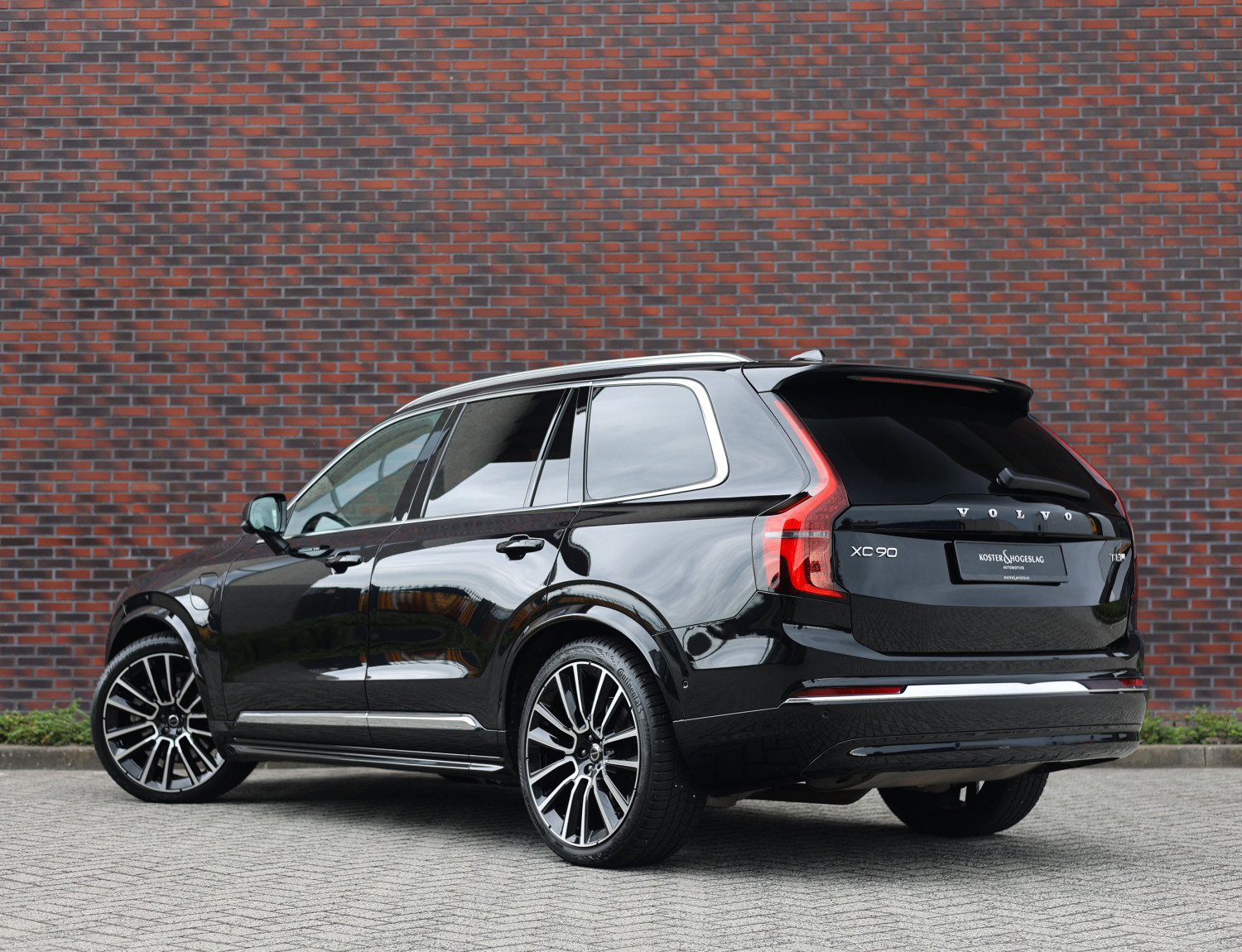 Volvo XC90 T8 AWD Ultra Bright