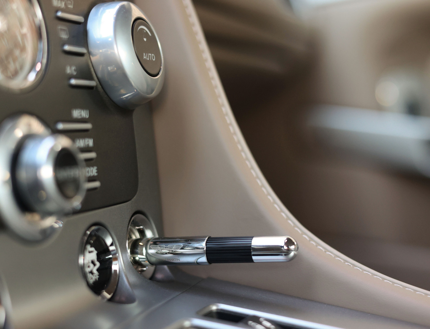 Aston Martin DB9 5.9 V12 Touchtronic