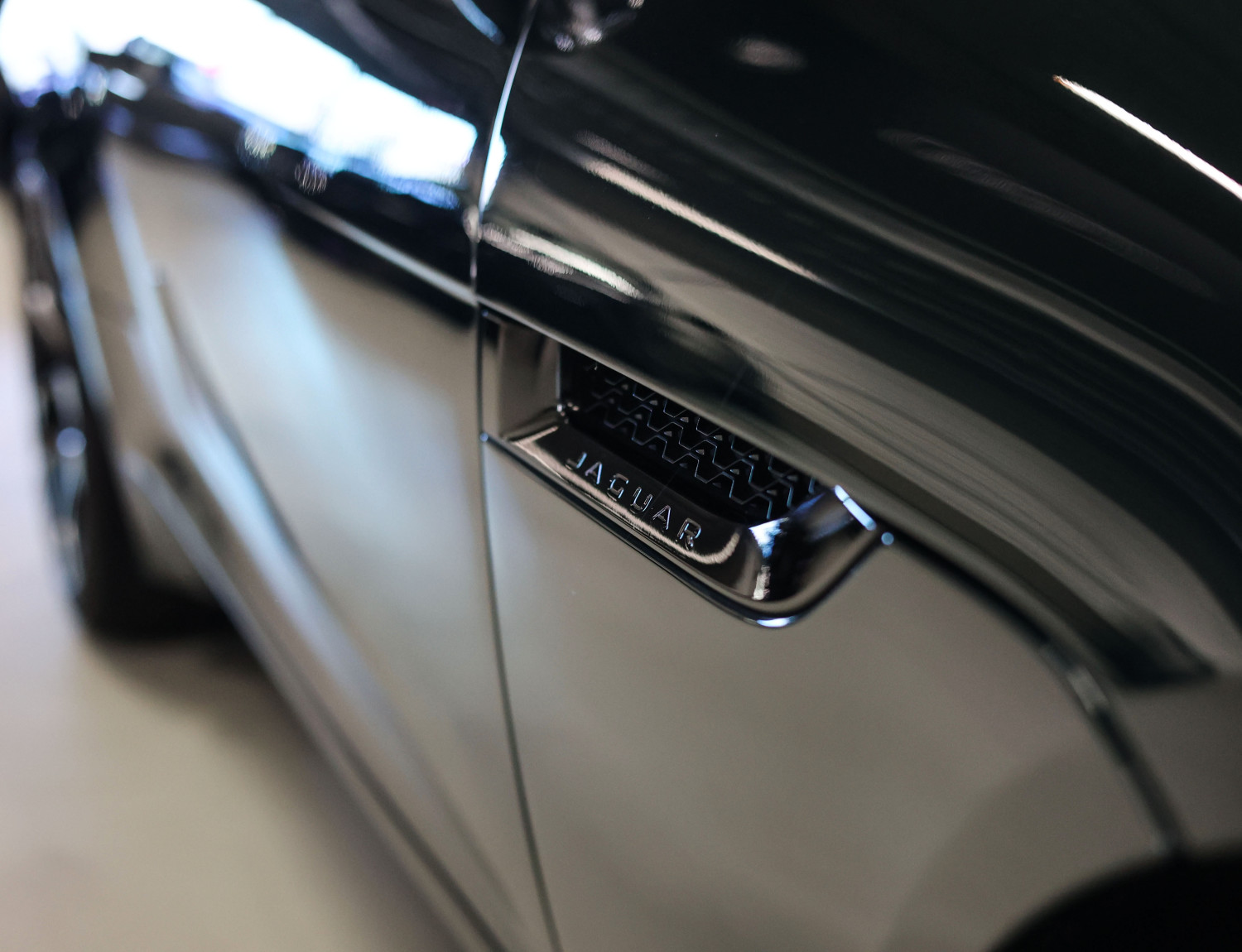 Jaguar F-Type P300 RWD R-Dynamic Jaguar F-Type P300 RWD R-Dynamic