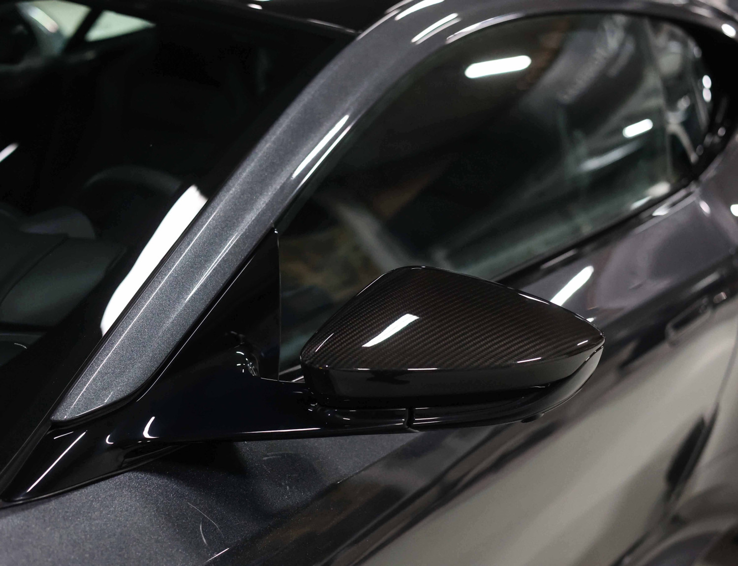 Aston Martin DBS 5.2 V12 Superleggera Aston Martin DBS 5.2 V12 Superleggera