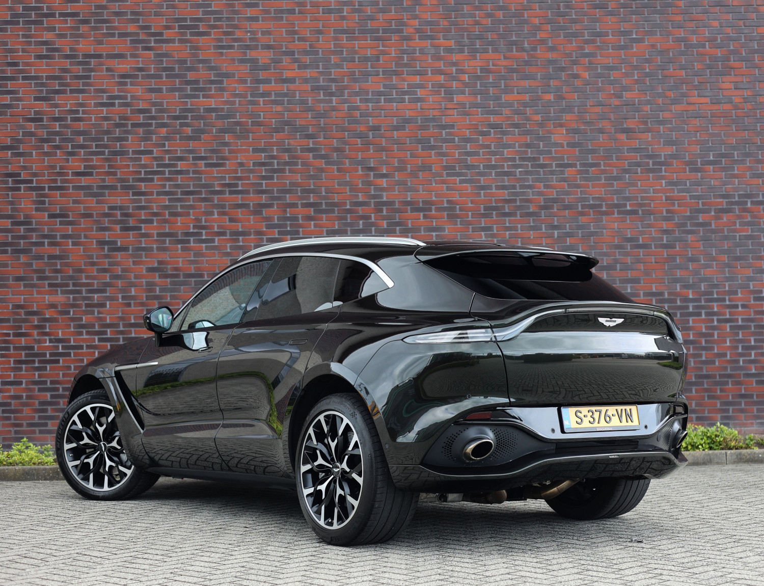 Aston Martin Dbx 4.0 V8 Aston Martin Dbx 4.0 V8