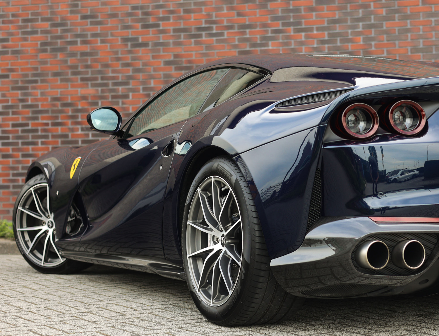 Ferrari 812 6.5 V12 Superfast HELE
