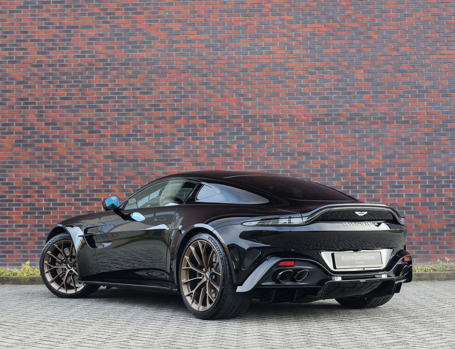 Aston Martin Vantage 4.0 V8