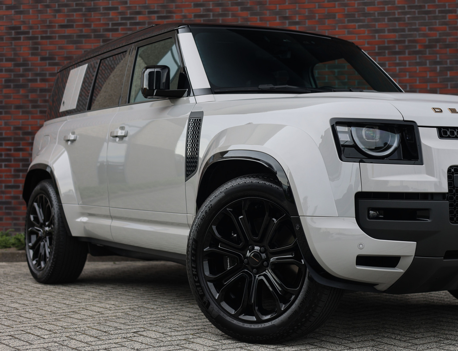 Land Rover Defender P635 OCTA