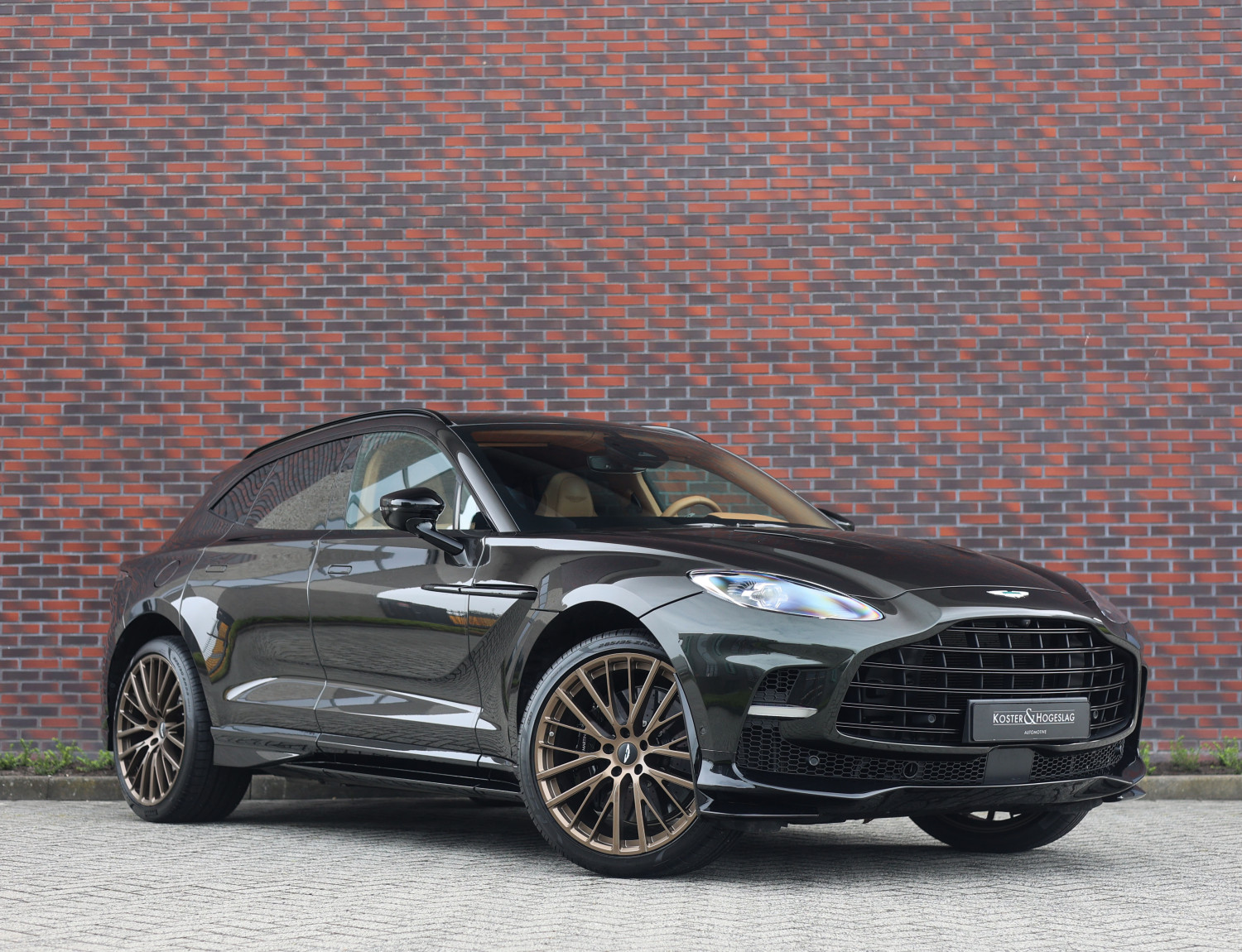 Aston Martin Dbx 4.0 V8 707