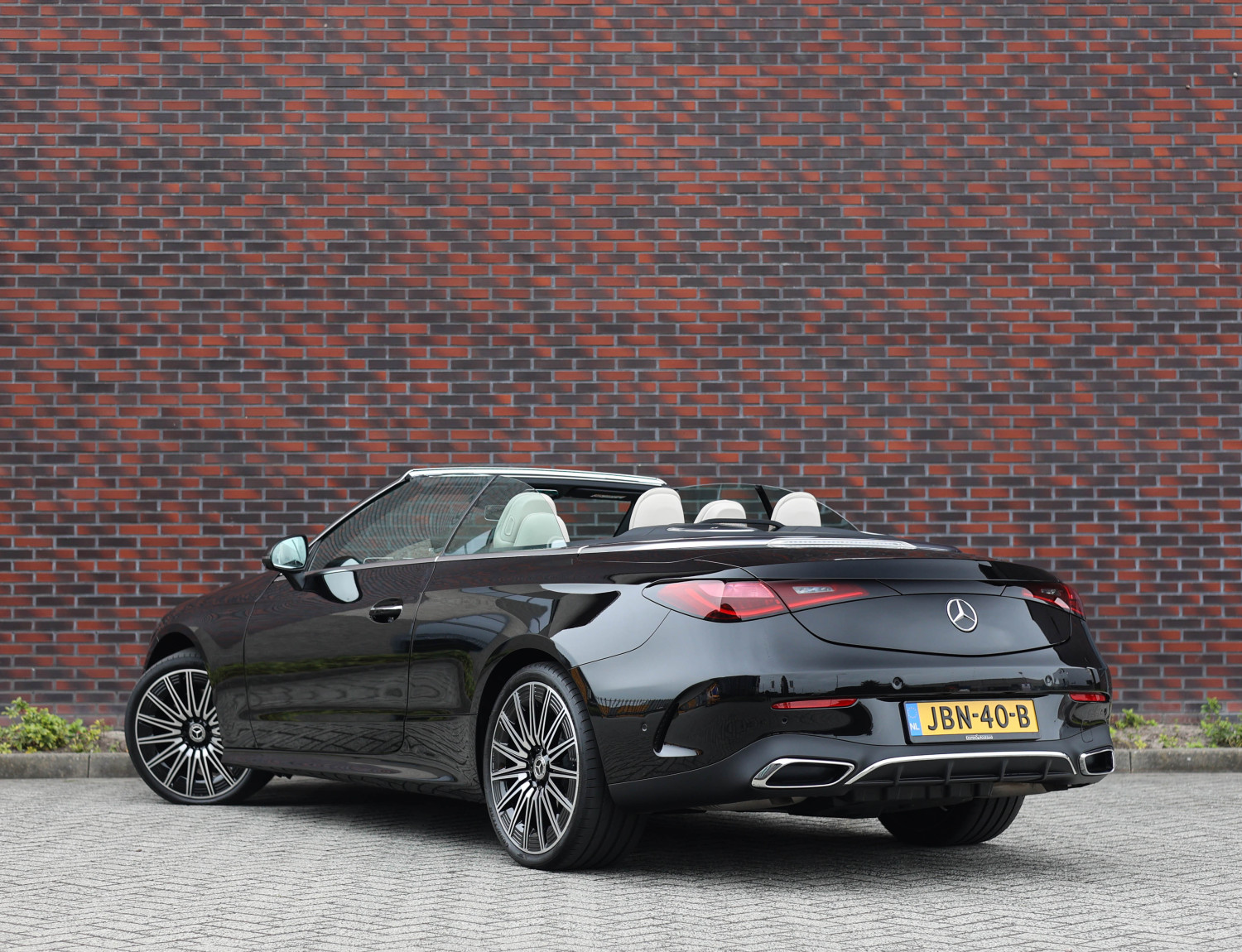 Mercedes-Benz CLE Cabriolet 300 4MATIC AMG Line Mercedes-Benz CLE Cabriolet 300 4MATIC AMG Line