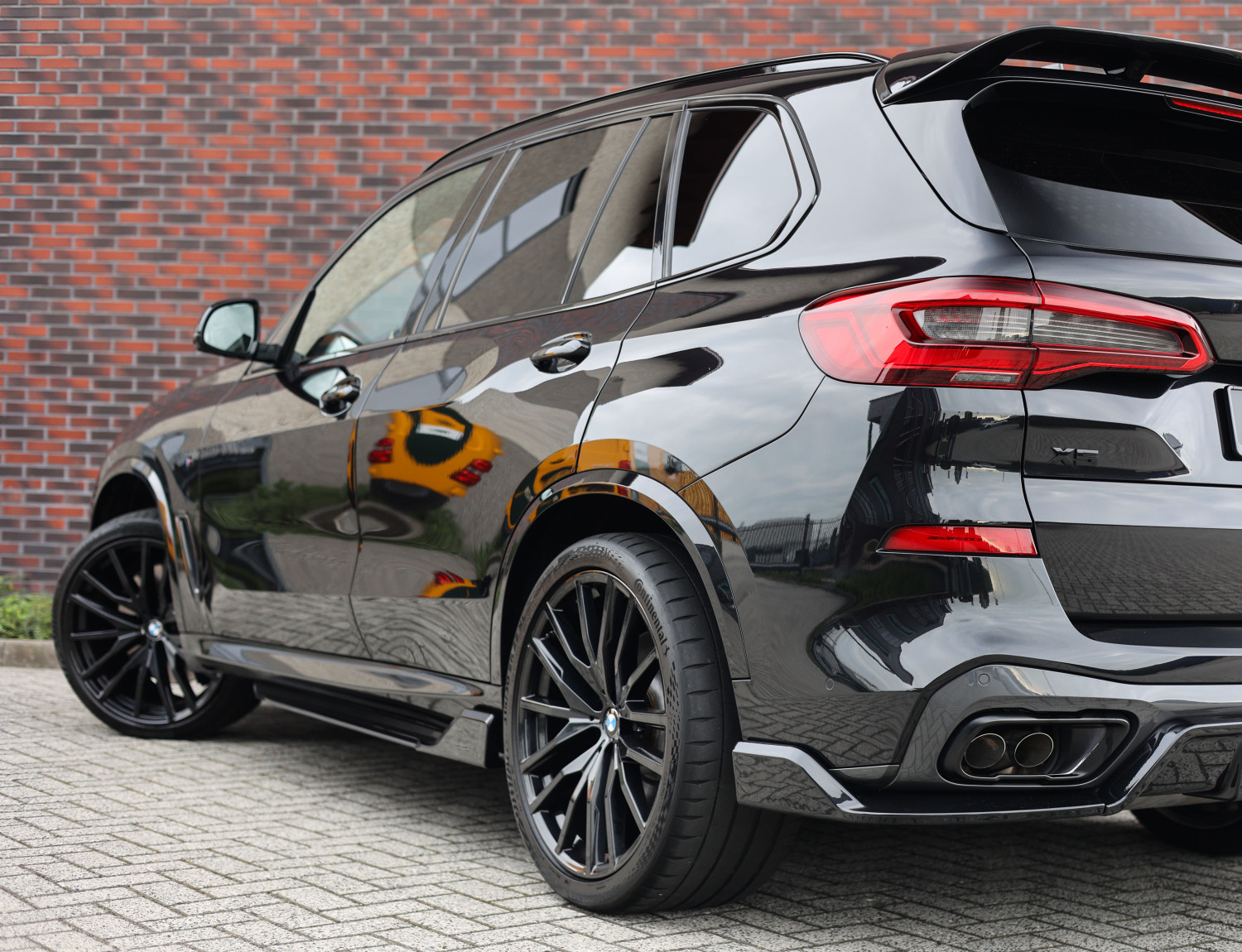 BMW X5 M50i