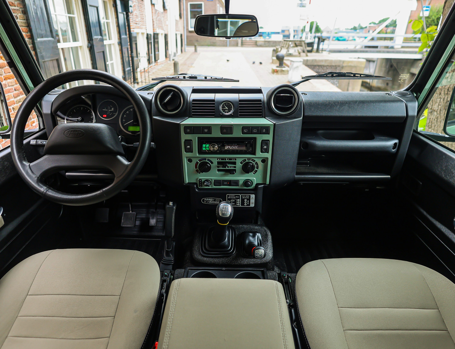 Land Rover Defender 90 Heritage Edition