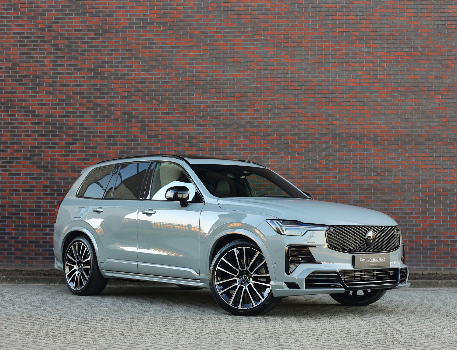 Volvo XC90 T8 AWD Ultra Dark