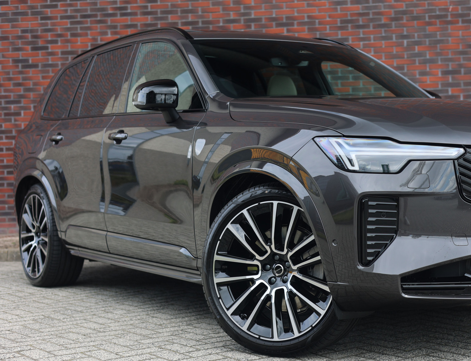 Volvo XC90 T8 AWD Ultra Dark