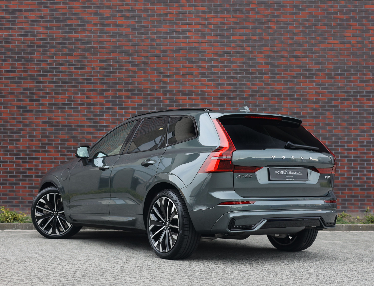 Volvo XC60 T8 AWD Ultra Dark